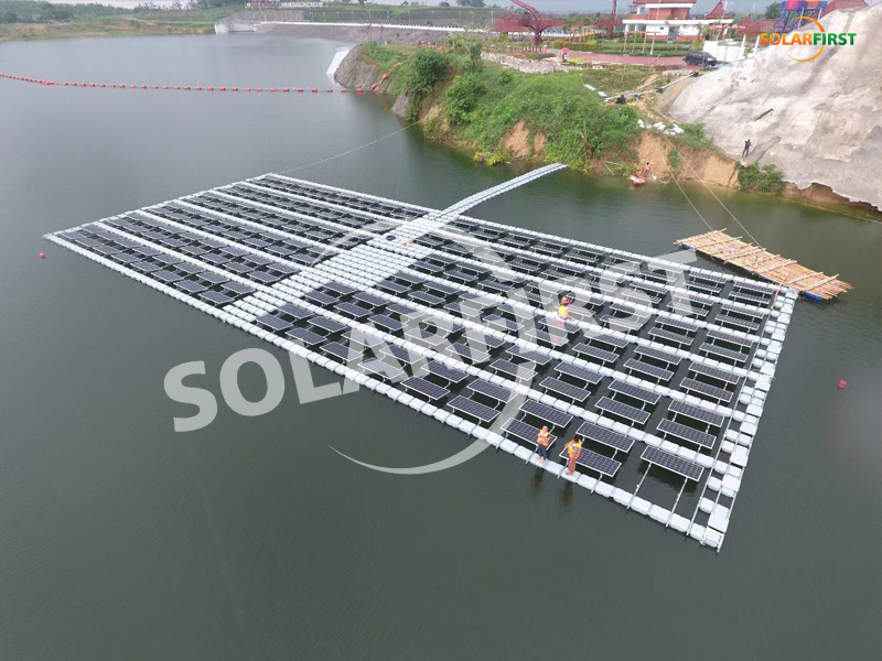 إتمام أول مشروع تركيب عائم لمجموعة SolFirsTech في إندونيسيا